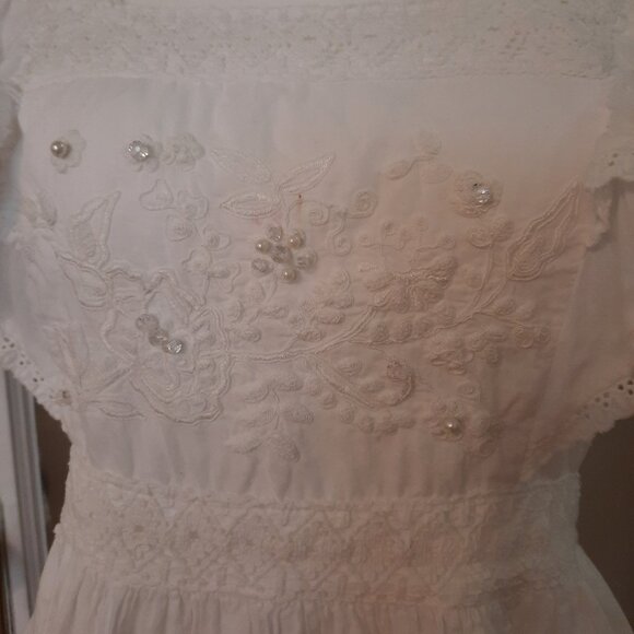 Delicate All-white Ruffled Cotton Top - Picture 2 of 9